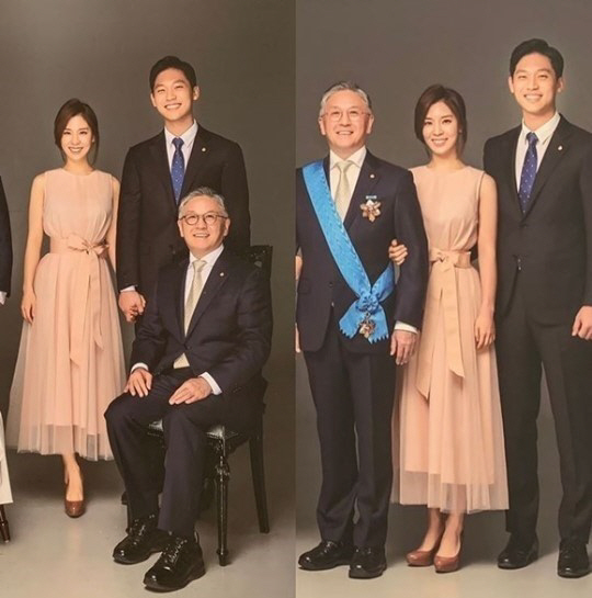 '오뚜기 3세' 함연지, 남편 포함 가족사진 공개 '아빠 훈장받은 기념'