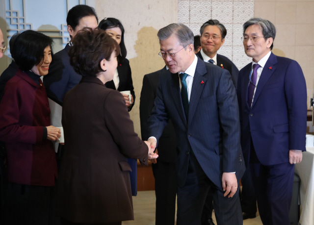 文 “장관들 세종에 더 머물러라'