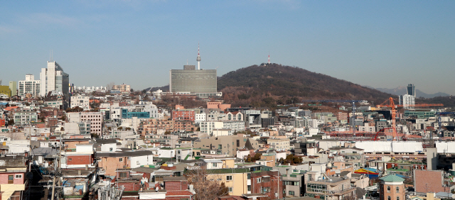 고가 주택이 밀집해 있는 용산구 한남동 전경. 용산구는 올해 표준단독주택 공시가격 상승률이 35.40%를 기록해 전국 시·군·구 중 1위를 차지했다.　  /연합뉴스