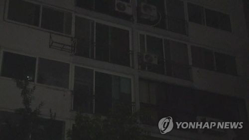 아파트 정전. 기사 내용과 사진은 직접적인 관련 없음./연합뉴스