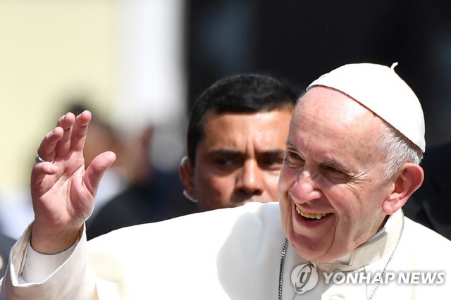 교황, 베네수 정국 혼란에 “어느 편도 서지 않는다”