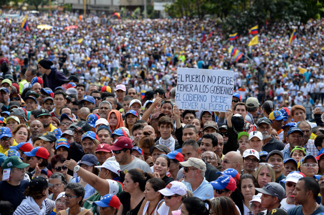 '마두로 퇴진' 베네수엘라 반정부 시위 사망자 26명으로 늘어