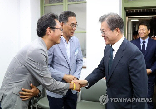 文대통령, 4시 양대노총 위원장 면담…경사노위 합류 방안 논의