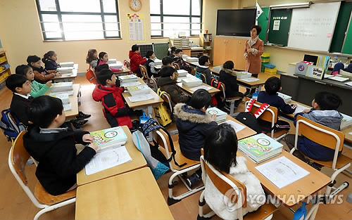10년간 교사 '여초' 여전…서울 초등교사 임용 10명 중 8명 '여성'