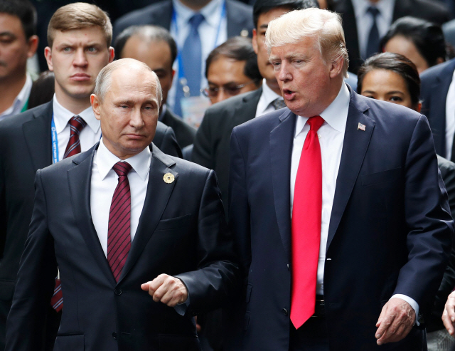도널드 트럼프(오른쪽) 미국 대통령과 블라디미르 푸틴 러시아 대통령/AFP연합뉴스