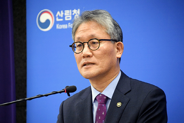 김재현 산림청장이 28일 정부대전청사에서 ‘2019년 주요업무 추진계획’을 발표하고 있다./산림청 제공