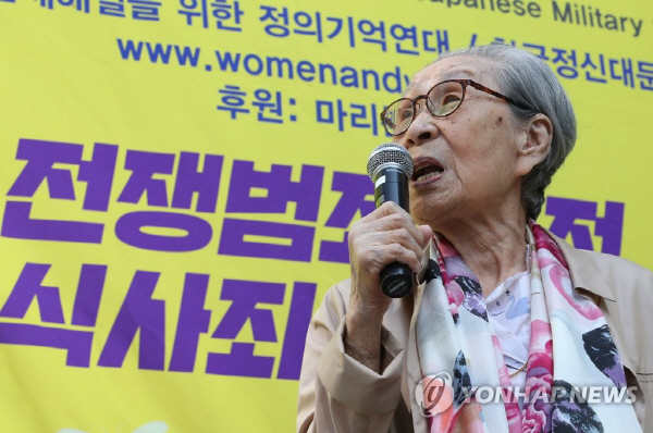 김복동 할머니 사과받지 못한 채 별세 “14살에 일본군에 잡혀가 동남아 전전” 암 투병 후 사망