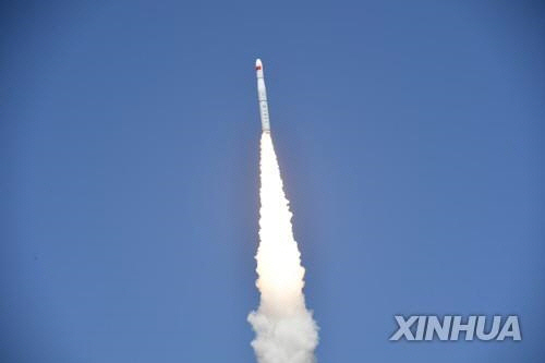 중국 창정 11호 로켓 발사 장면/연합뉴스=신화통신