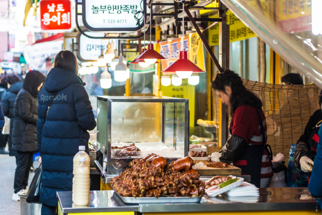 동작구의 남성사계시장.