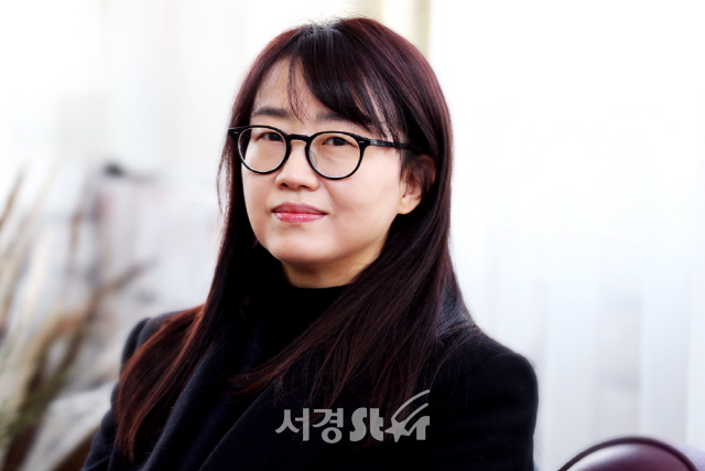 [SE★인터뷰] ‘킹덤’ 김은희 작가가 묻는다... ‘우리는 좋은 사회로 나아가고 있는가’