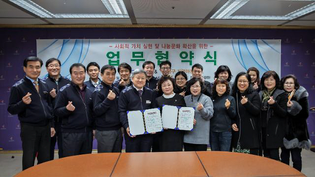 인천교통공사는 지난 31일 본사 4층 회의실에서 남동구 지역아동센터 협의회와 자원봉사 업무협약을 체결했다./인천교통공사 제공