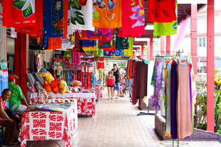 현지에서 가장 큰 시장 마르쉐. 다양한 기념품과 식료품을 만날 수 있다. /사진제공=타히티관광청
