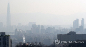 미세먼지 속에서 맞이한 설 연휴/연합뉴스