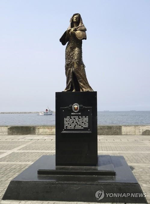 7일 산케이신문에 따르면 지난 5일 카티클란의 부두 인근 사유지에서 필리핀 여성을 모델로 한 위안부 동상 제막식이 열렸다. 사진은 일본측 항의에 철거됐던 필리핀 ‘위안부 동상’/교도=연합뉴스