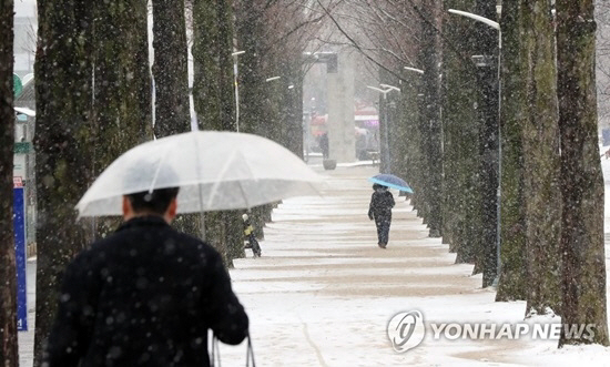 [오늘날씨] 낮부터 기온 뚝 '바람 강하게 불어, 시설물 관리 유의' 미세먼지 '보통'