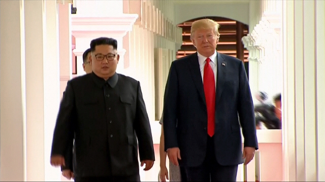 도널드 트럼프(오른쪽) 미국 대통령과 김정은 북한 국무위원장/AP연합뉴스