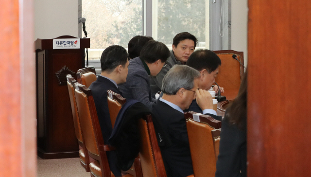 황교안·김진태 뺀 한국당 당권 주자들 '전당대회 연기 안하면 보이콧'