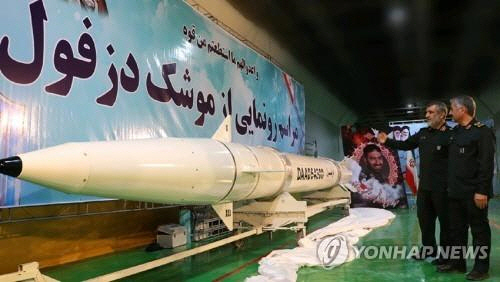 이란군, 지하 탄도미사일 제조시설 공개 ‘군사력 과시’