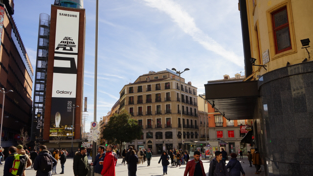 스페인 마드리드 까야오 광장에서 진행되는 삼성전자 갤럭시 언팩 2019 광고 /사진제공=삼성전자