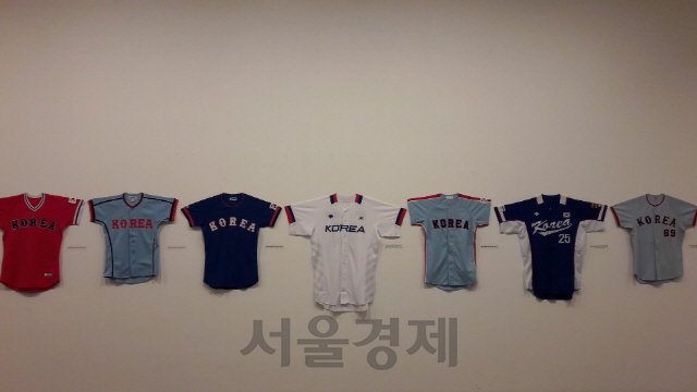 역대 한국 야구대표팀 유니폼.  /사진제공=KBO