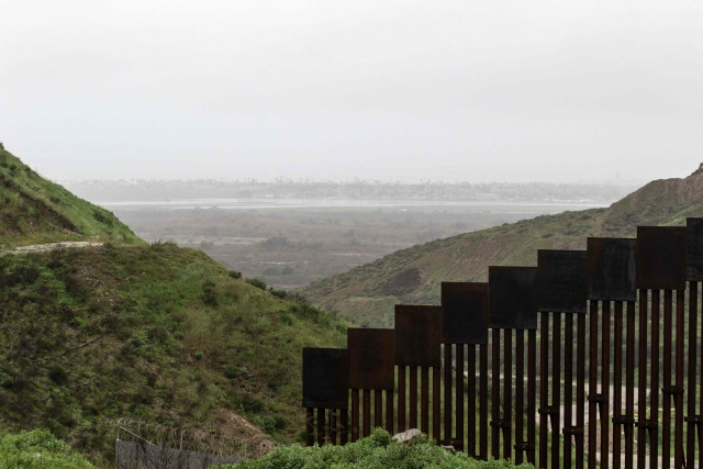 미국-멕시코 국경장벽/티후아나=AFP연합뉴스
