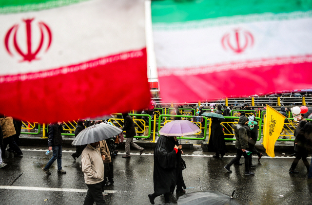 이란, 원유 수익 국부펀드 할당량 낮춰...美 제재에 내수 공급 늘릴 듯