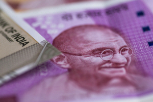 인도 화폐 루피. /블룸버그
