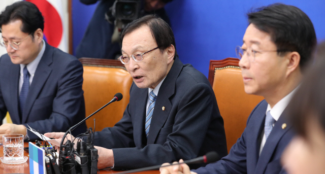 이해찬 '선거제 개혁, 한국당 반대하면 野3당과 패스트트랙 처리'