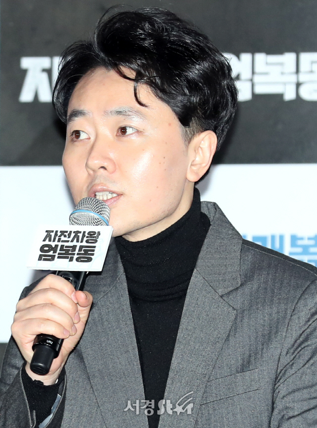 김유성 감독이 19일 서울 용산구 CGV 용산아이파크몰에서 열린 영화 ‘자전차왕 엄복동’ 언론시사회에 참석하고 있다.
