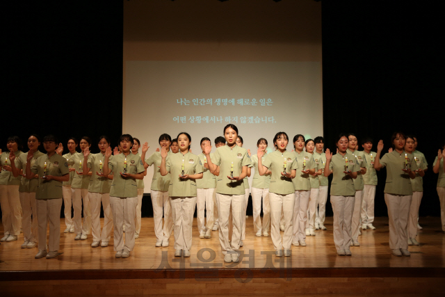 한남대 간호학과 학생들이 나이팅게일 선서를 하고 있다. 사진제공=한남대