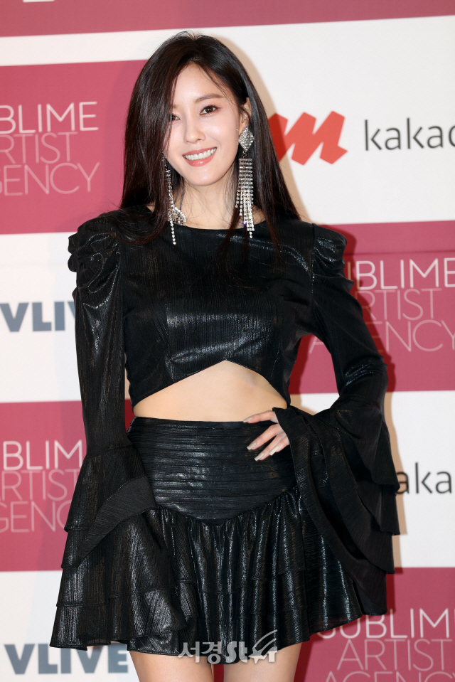 가수 효민이 20일 오후 서울 동대문디자인플라자에서 열린 새 미니앨범 ‘Allure(얼루어)’ 발매 기념 기자간담회에 참석하고 있다.
