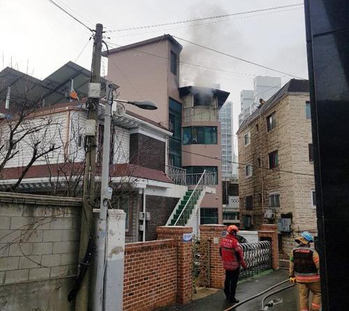 인천 옥련동 다세대주택서 화재…60대 남성 1명 사망