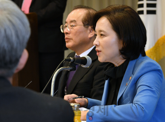 유은혜 사회부총리 겸 교육부 장관이 20일 서울 서초구 한국교총에서 열린 정책간담회에서 모두발언을 하고 있다./성형주기자