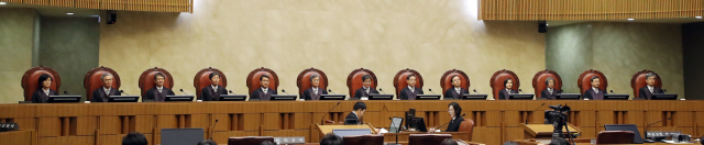 [육체노동 정년 연장] 대법관도 절반이 60줄… 조재연·안철상 65세 이후 퇴임