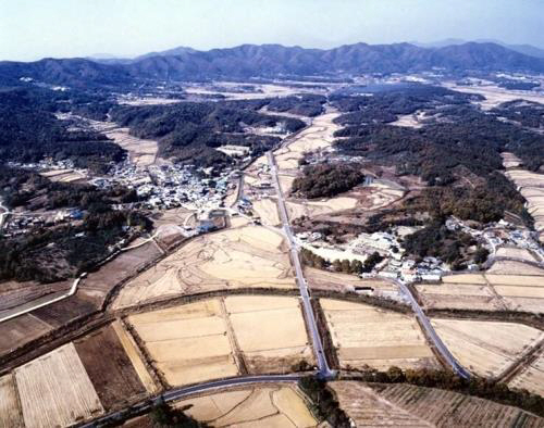 SK하이닉스 등 반도체 클러스터 입주 기업들이 클러스터 부지로 희망한 경기도 용인시 원삼면 일대 전경. 기업들은 용인이 반도체 인재 유치 등 경쟁력을 높이기 위한 최적의 입지라고 강조한다.  /서울경제DB