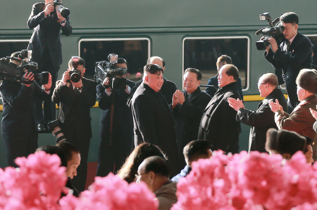 김정은 북한 국무위원장이 중국을 관통해 철도를 이용해 제2차 북미 정상회담 장소인 베트남까지 이동 중인 것을 놓고 중국 관영매체가 “매우 의미 있다”고 평가했다. /연합뉴스