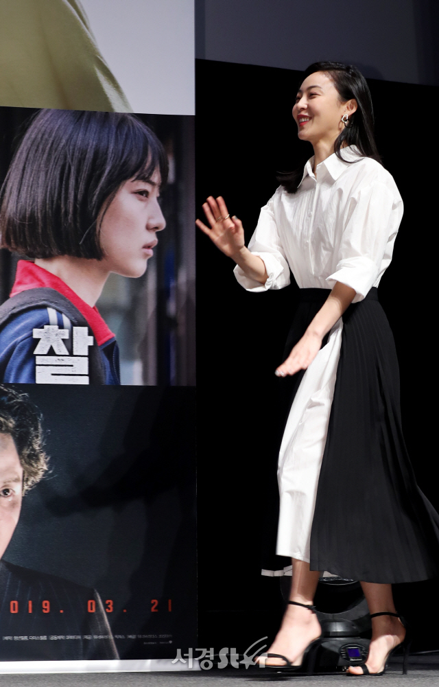 배우  전소니가 25일 서울 강남구 압구정CGV에서 열린 영화 ‘악질경찰’ 제작보고회에 참석하고 있다.