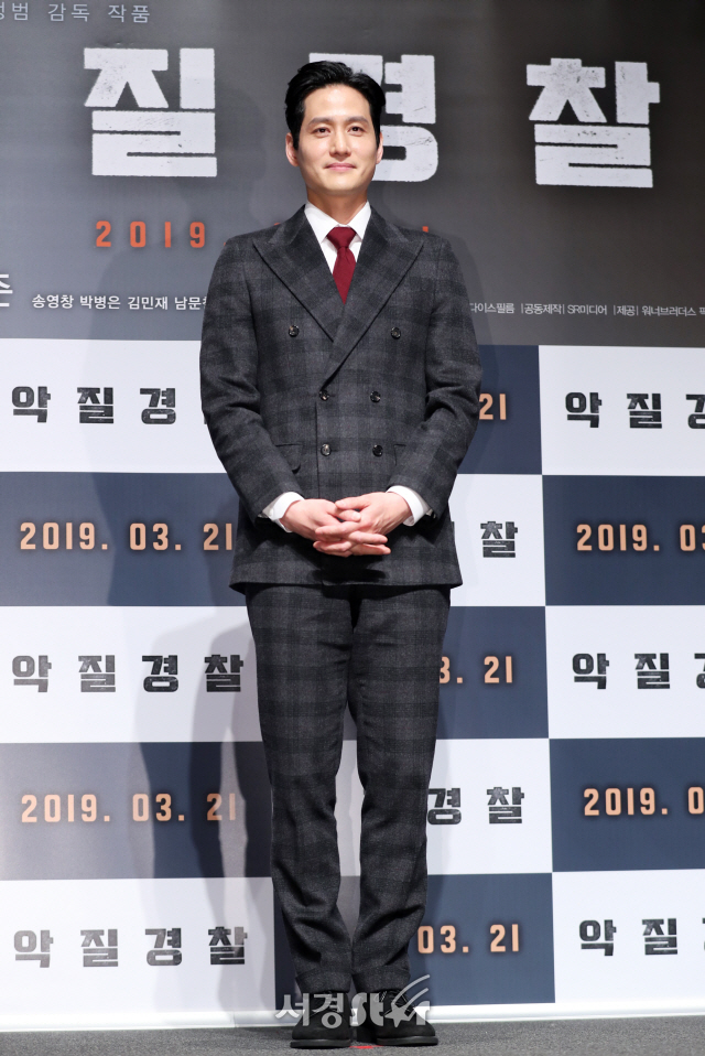 배우 박해준이 25일 서울 강남구 압구정CGV에서 열린 영화 ‘악질경찰’ 제작보고회에서 포즈를 취하고 있다.