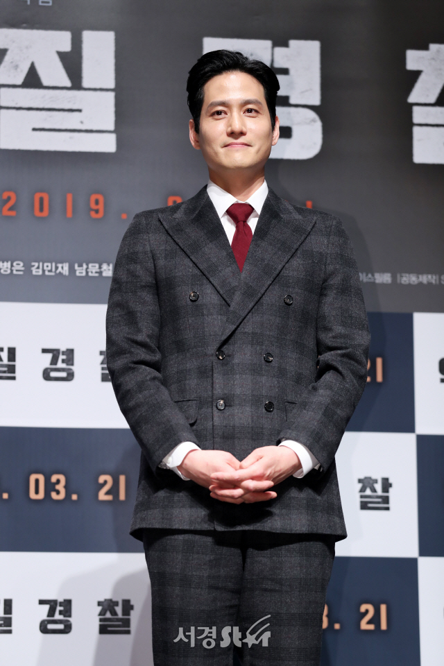 배우 박해준이 25일 서울 강남구 압구정CGV에서 열린 영화 ‘악질경찰’ 제작보고회에 참석하고 있다.