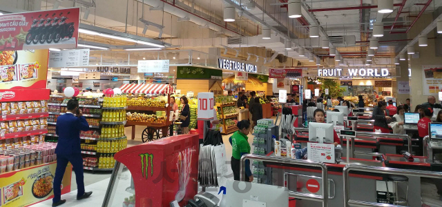 롯데마트가 26일 베트남 수도 하노이시에 오픈한 꺼우져이점의 매장 내부 전경. /사진제공=롯데쇼핑