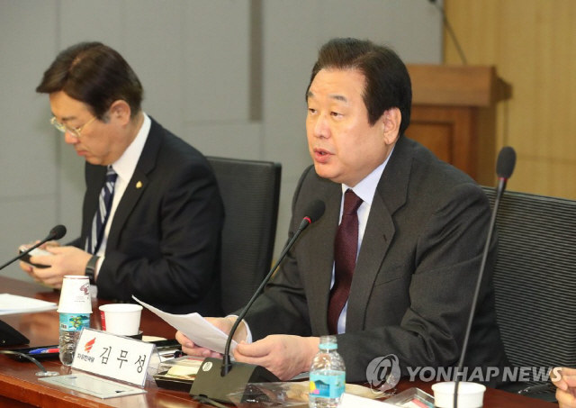 김무성(오른쪽) 자유한국당 의원/연합뉴스