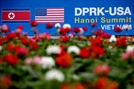 제2차 북미정상회담이 열리는 베트남 하노이 시내에 북미정상회담을 알리는 입간판이 설치되어 있다. /EPA=연합뉴스