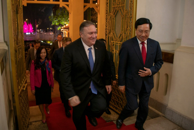 폼페이오 美국무 '북한과 대화 계속 의지'