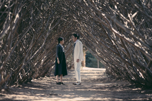 [나윤석의 영화 속 그곳] 나무 터널처럼 뒤얽힌 '그녀'와 '그녀'의 사랑