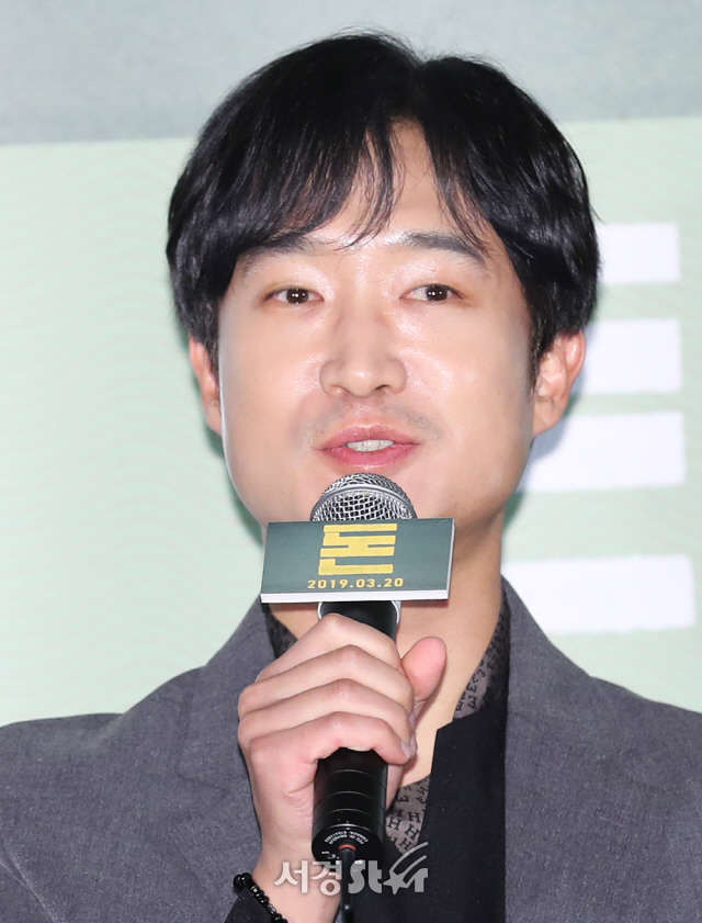 배우 조우진이 6일 서울 중구 메가박스 동대문에서 열린 영화 ‘돈’ 언론시사회에 참석하고 있다.