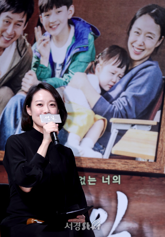 문지애 아나운서가  6일 오전 서울 강남구 신사동 CGV압구정점에서 열린 영화 ‘생일’(감독 이종언) 제작보고회에 참석해 진행하고 있다.