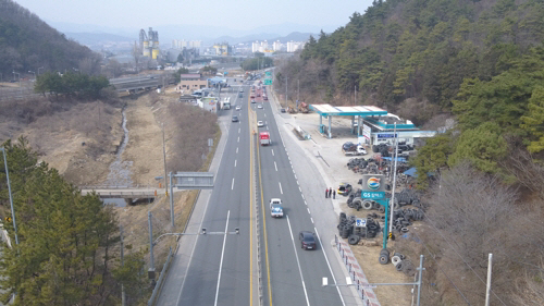 전선 지중화 추진 중인 장성군 초입 국도변/장성군 제공