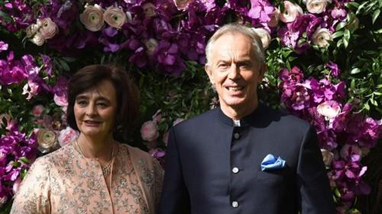 9일 무케시 암바니 릴라이언스 인더스트리 회장의 아들 결혼식에 참석한 토니 블레어 전 영국 총리(오른쪽)./(AFP)연합뉴스