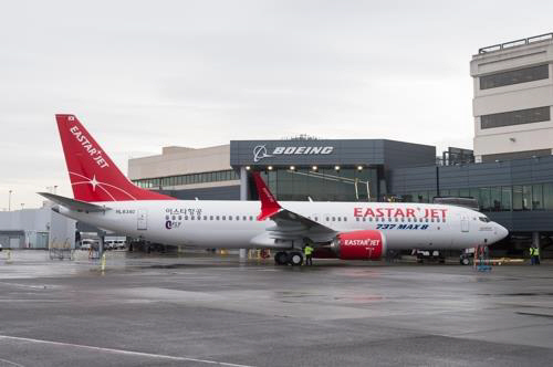 미국 보잉의 차세대 주력기 B737-맥스가 잇따라 추락하자 국토교통부가 해당 기종을 보유한 이스타항공에 감독관을 보내 긴급 안전점검에 나섰다. /이스타항공 제공=연합뉴스