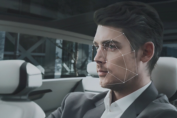 운전자의 얼굴을 인식하는 현대모비스 기술 시연 모습. /사진제공=현대모비스